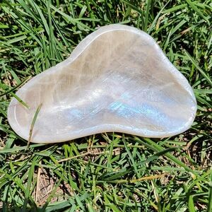 NEW 4.17" x 149G HIGH-QUALITY MOONSTONE FREE FORM BOWL